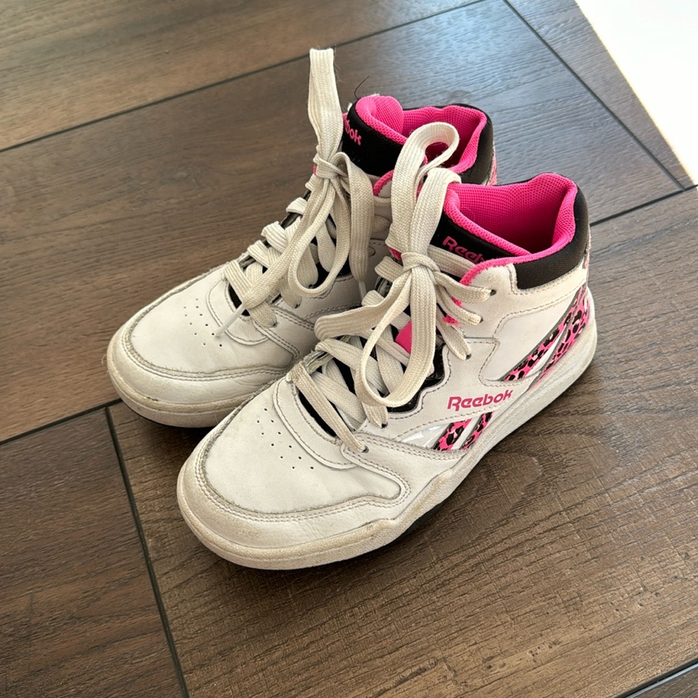 Girls basketball shoes size 1.5 Reebok